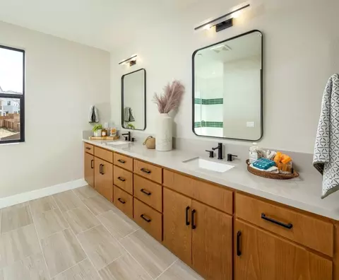 Bath - 98 8th St, Marina, CA 93933 photo 3 of 4