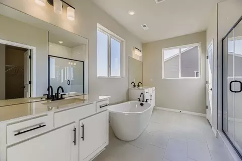 Bath - 7201 Aspen Brook Ave, Frederick, CO 80530 photo 2 of 8