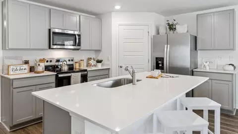 Kitchen - 1076 Bear Hammock Dr, Umatilla, FL 32784 photo 3 of 9