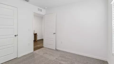 Bedroom - 1076 Bear Hammock Dr, Umatilla, FL 32784 photo 9 of 19