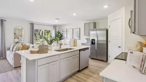 Kitchen - 1076 Bear Hammock Dr, Umatilla, FL 32784 photo 8 of 9