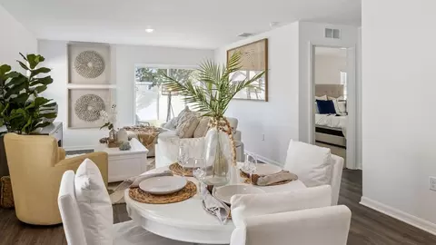 Dining - 1076 Bear Hammock Dr, Umatilla, FL 32784 photo 3 of 5