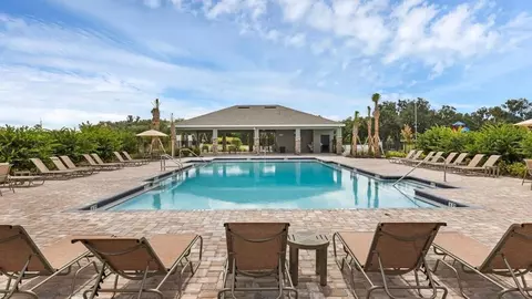 Exterior - 1076 Bear Hammock Dr, Umatilla, FL 32784 photo 4 of 7
