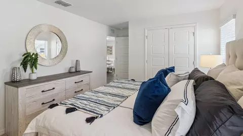 Bedroom - 1076 Bear Hammock Dr, Umatilla, FL 32784 photo 3 of 19