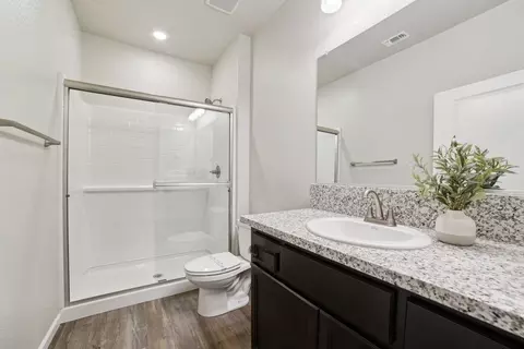 Bath - 1165 Nicklaus Rd, Galt, CA 95632 photo 1 of 1