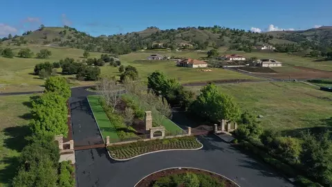 View/Area - 19917 Ventana Hills Dr, Clovis, CA 93619 photo 1 of 11