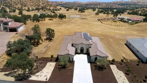 View/Area - 19917 Ventana Hills Dr, Clovis, CA 93619 photo 10 of 11
