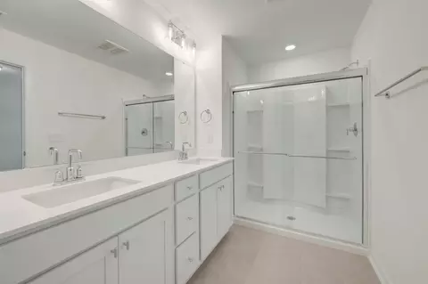 Bath - 5018 Silver Brook Rd, Durham, NC 27703 photo 3 of 5