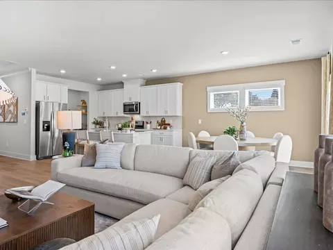 Living - 1854 Springfield Rd, Boiling Springs, SC 29316 photo 2 of 3