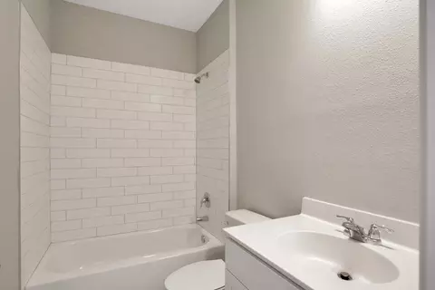 Bath - 182 Brook Forest Dr, Saint Augustine, FL 32092 photo 5 of 6