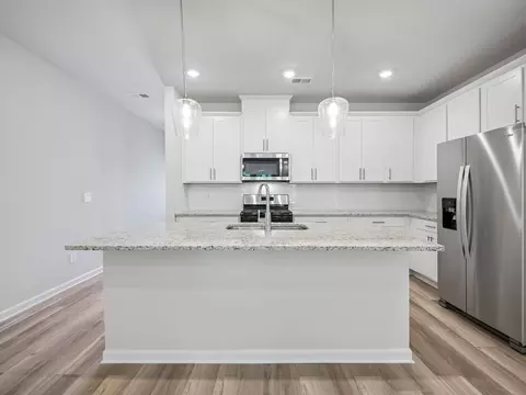 Kitchen - 5520 Cosimo Rd, Fairburn, GA 30213 photo 4 of 5