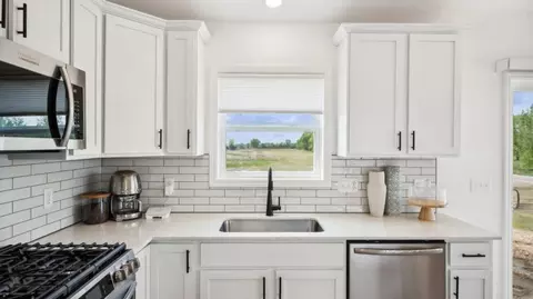 Kitchen - 703 Erickson Ln, Buffalo, MN 55313 photo 3 of 6