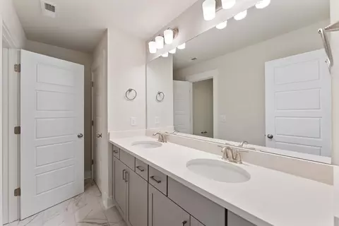Bath - 100 E South 7th St, Seneca, SC 29678 photo 3 of 3