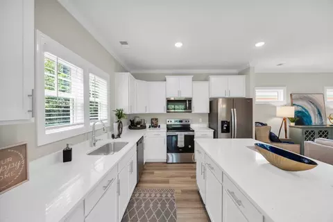 Kitchen - 215 Engineer Ln, Irmo, SC 29063 photo 3 of 4
