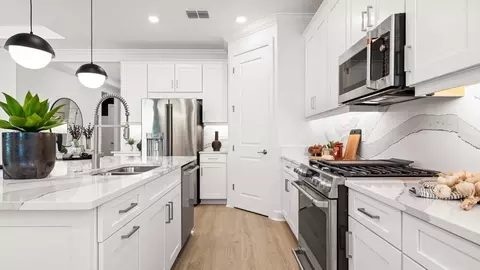 Kitchen - 10614 Eclipse St, Sarasota, FL 34241 photo 8 of 11