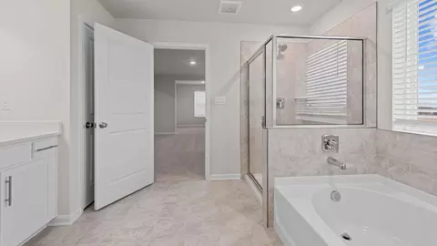 Bath - 1566 Bentstalk Dr, Frederick, MD 21703 photo 3 of 8