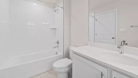 Bath - 1566 Bentstalk Dr, Frederick, MD 21703 photo 5 of 8