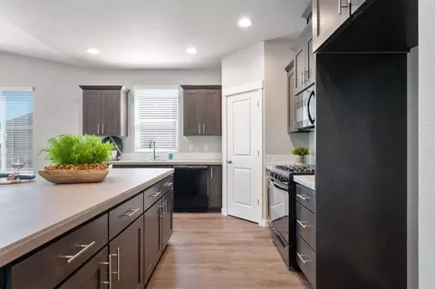 Kitchen - 1200 S 32nd Ave, Cornelius, OR 97113 photo 3 of 5