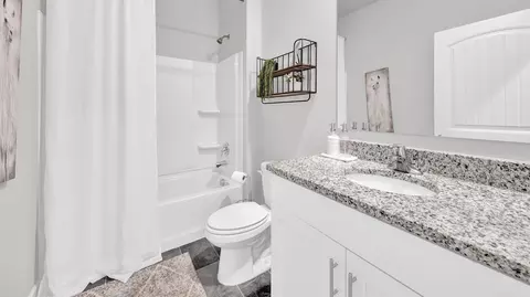 Bath - 117 Gateway Dr, Jackson, TN 38305 photo 4 of 10