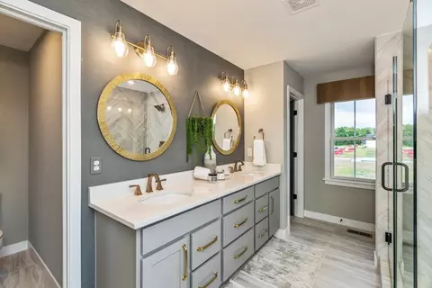 Bath - 175 Westwoods Rd, Wright City, MO 63390 photo 8 of 12