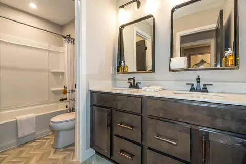 Bath - 175 Westwoods Rd, Wright City, MO 63390 photo 11 of 12