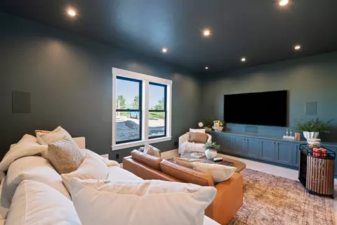 Living - 320 N Palmer Ln, Eagle, ID 83616 photo 5 of 5
