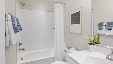 Bath - 202 Monteith Dr, Winchester, VA 22601 photo 4 of 7