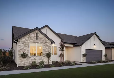 Exterior - 1090 Bishop St, Tulare, CA 93274 photo 14 of 15