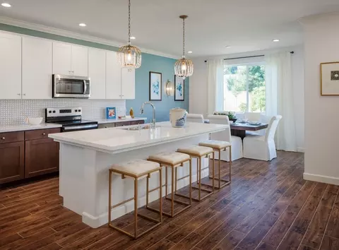 Kitchen - 1090 Bishop St, Tulare, CA 93274 photo 3 of 6