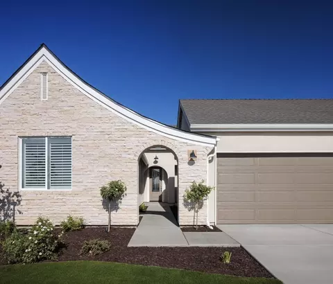 Exterior - 1090 Bishop St, Tulare, CA 93274 photo 9 of 15