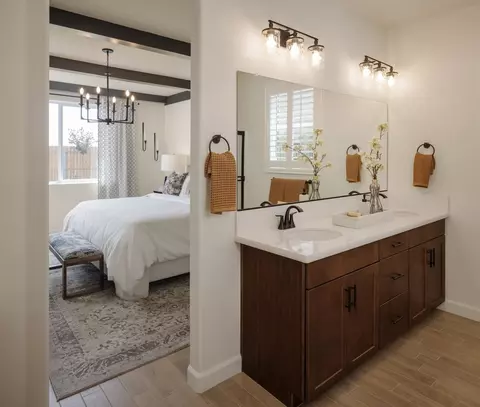 Bath - 1090 Bishop St, Tulare, CA 93274 photo 11 of 12