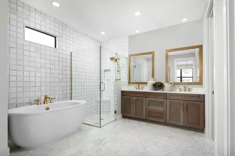 Bath - 5561 Freestone Cir, Apollo Beach, FL 33572 photo 1 of 2