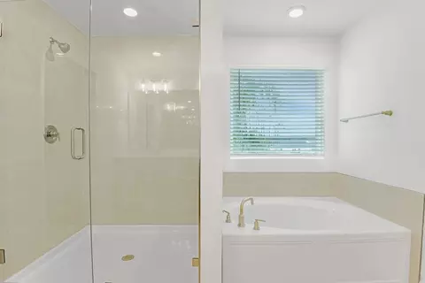 Bath - 182 Brook Forest Dr, Saint Augustine, FL 32092 photo 2 of 4