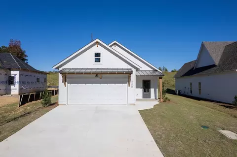 Exterior - 1004 Crossing Ct E, Valley, AL 36854 photo 3 of 7