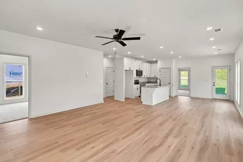 Living - 1004 Crossing Ct E, Valley, AL 36854 photo 1 of 3