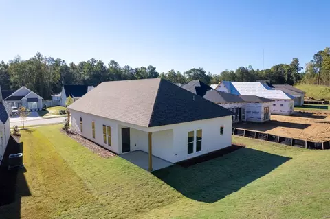 Exterior - 1004 Crossing Ct E, Valley, AL 36854 photo 6 of 7