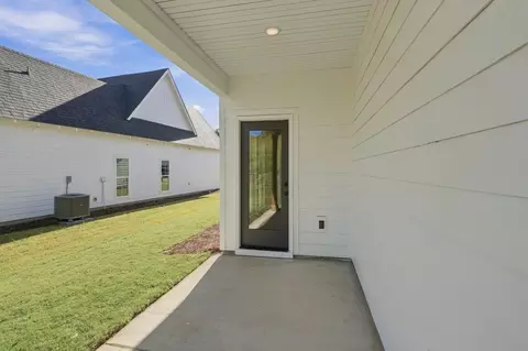 Exterior - 1004 Crossing Ct E, Valley, AL 36854 photo 7 of 7