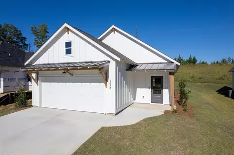 Exterior - 1004 Crossing Ct E, Valley, AL 36854 photo 5 of 7