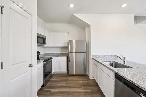 Kitchen - 460 Trout Run Rd, Jacksonville, FL 32218 photo 1 of 1