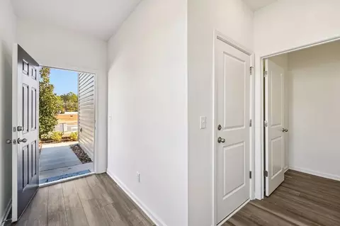 Entry Way - 460 Trout Run Rd, Jacksonville, FL 32218 photo 3 of 4