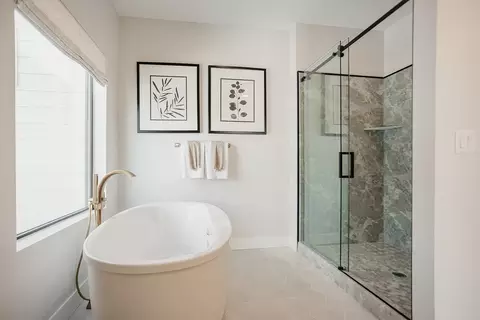 Bath - 2737 E Hayloft Ln, Heber, UT 84032 photo 1 of 1