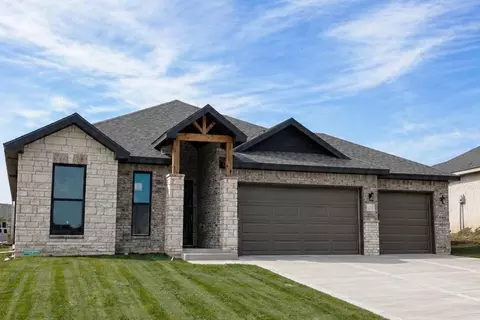 18435 W 195th Ter, Spring Hill, KS 66083