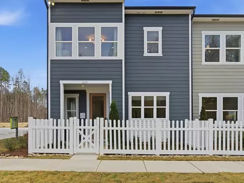 6013 Curie Ln, Charlotte, NC 28216