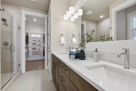 Bath - 1318 E Luna St, Newberg, OR 97132 photo 1 of 1