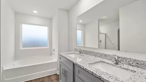Bath - 2804 Meadowbrook Drive, Augusta, GA 30906 photo 2 of 6