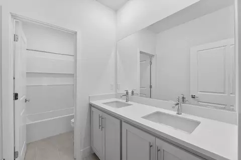 Bath - 7339 Forbes Ave, Tracy, CA 95377 photo 1 of 3