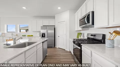 Kitchen - 622 Bronze Wolf Ct, Conroe, TX 77303 photo 2 of 6