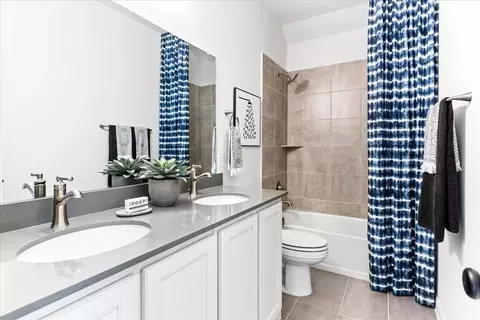 Bath - 601 Trinity St, Van Alstyne, TX 75495 photo 1 of 4