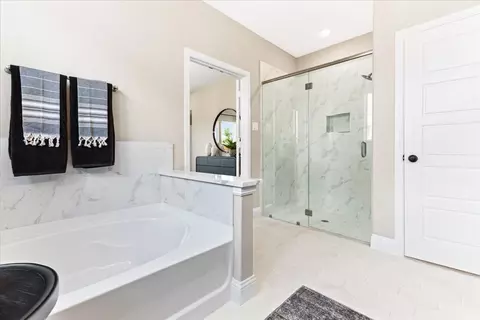 Bath - 601 Trinity St, Van Alstyne, TX 75495 photo 3 of 4
