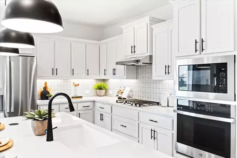 Kitchen - 601 Trinity St, Van Alstyne, TX 75495 photo 3 of 5